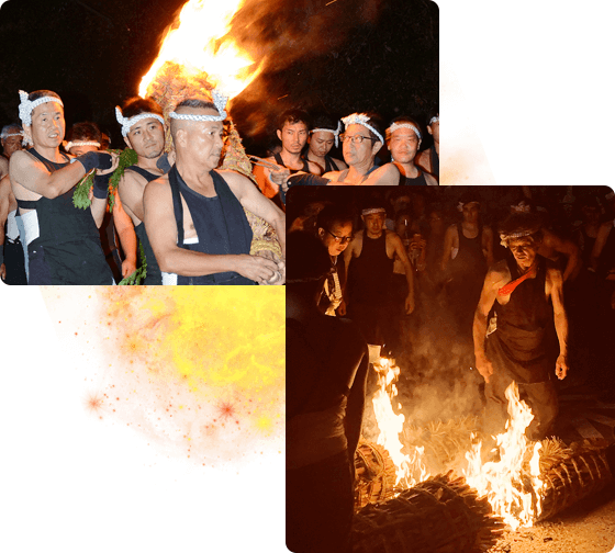 小松明を運び、大松明に火を移す様子